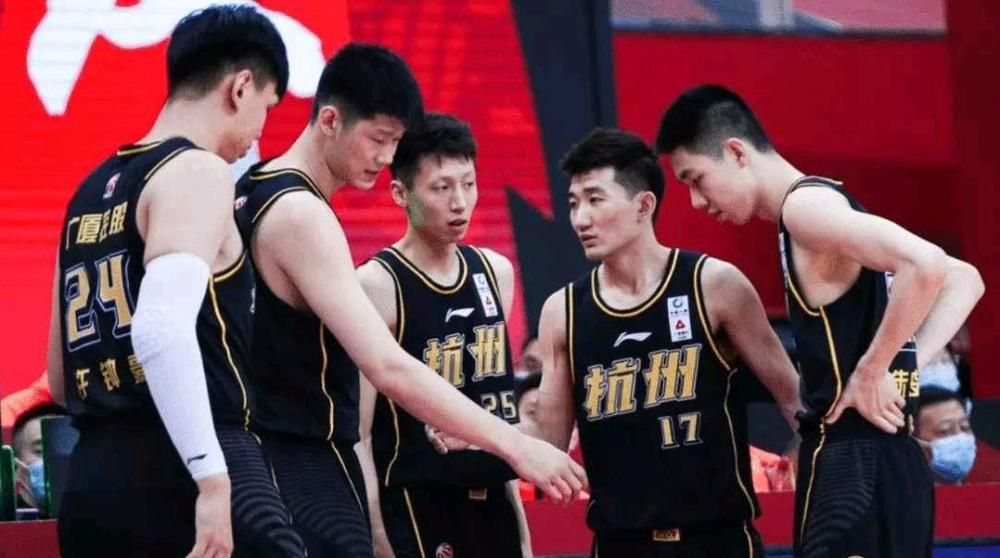 曼彻斯特城上场比赛三粒进球来自不同的球员，球队呈现多点开花的局面。